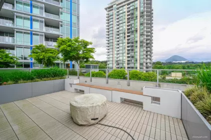 Front Yard Photo of 606 1500 Fern Street, North Vancouver, BC