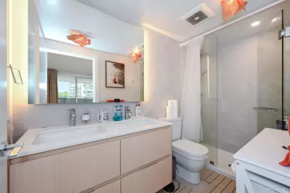 Mudroom Photo of 606 1500 Fern Street, North Vancouver, BC