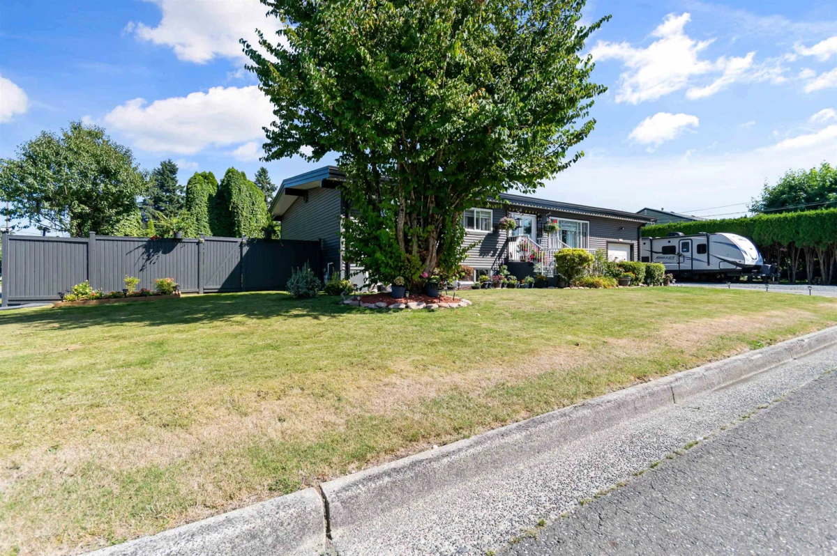 Family Room Photo of 8550 Norman Crescent, Chilliwack, BC