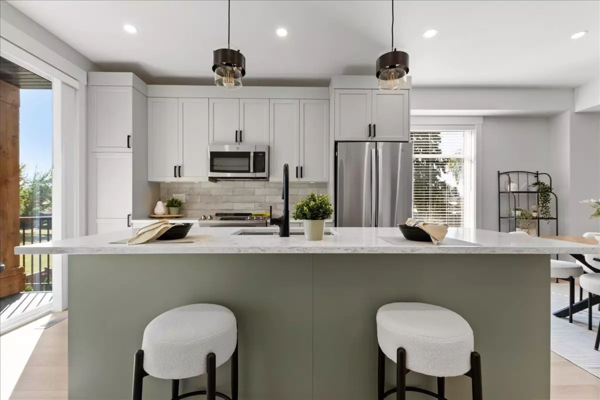 Dining Area Photo of 7 46106 Riverside Drive, Chilliwack, BC