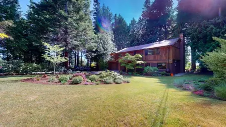 Kitchen Photo of 8115 Redrooffs Road, Halfmoon Bay, BC