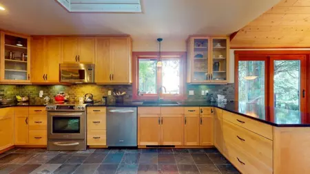 Office / Den Photo of 8115 Redrooffs Road, Halfmoon Bay, BC