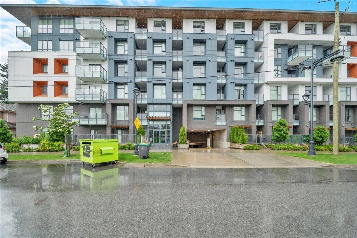 Family Room Photo of W621 10828 139a Street, Surrey, BC