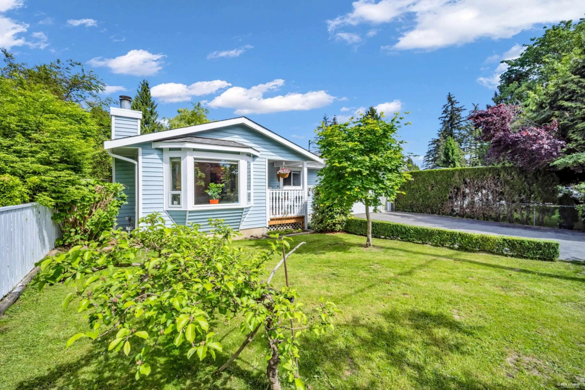 Family Room Photo of 20377 Kent Street, Maple Ridge, BC