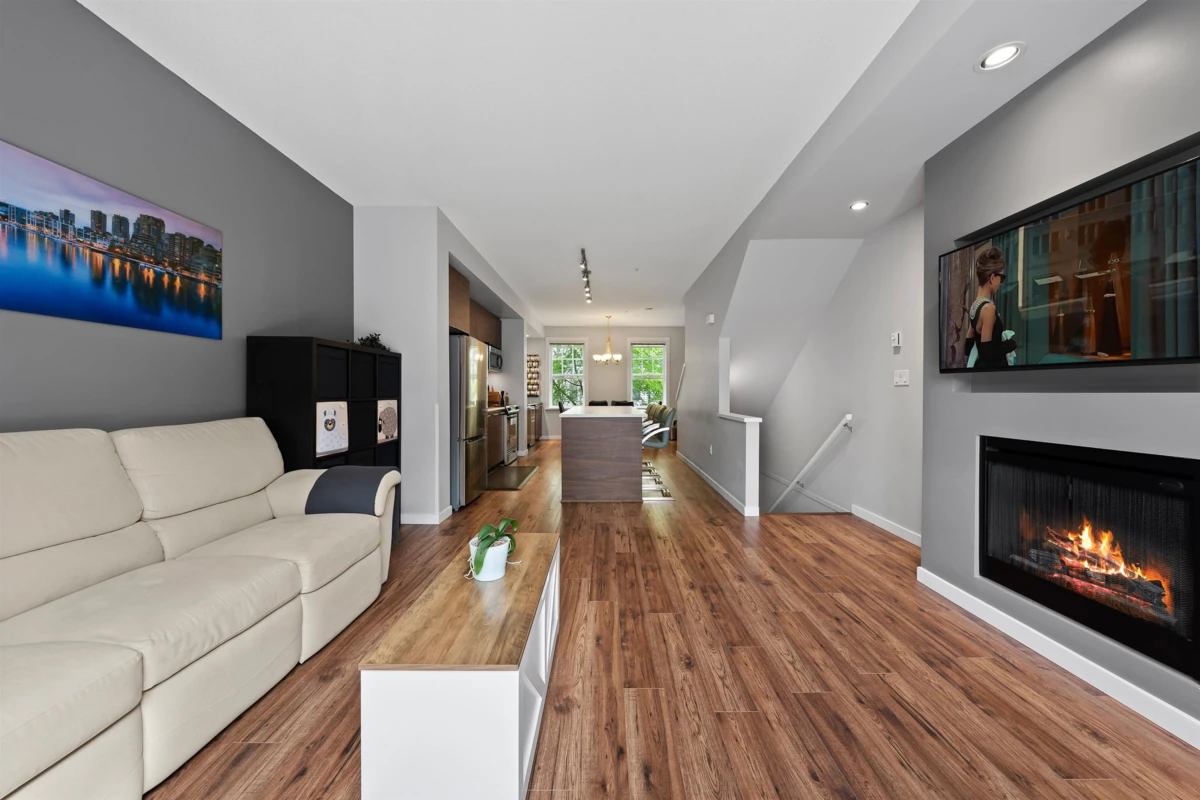 Dining Area Photo of 6 2495 Davies Avenue, Port Coquitlam, BC