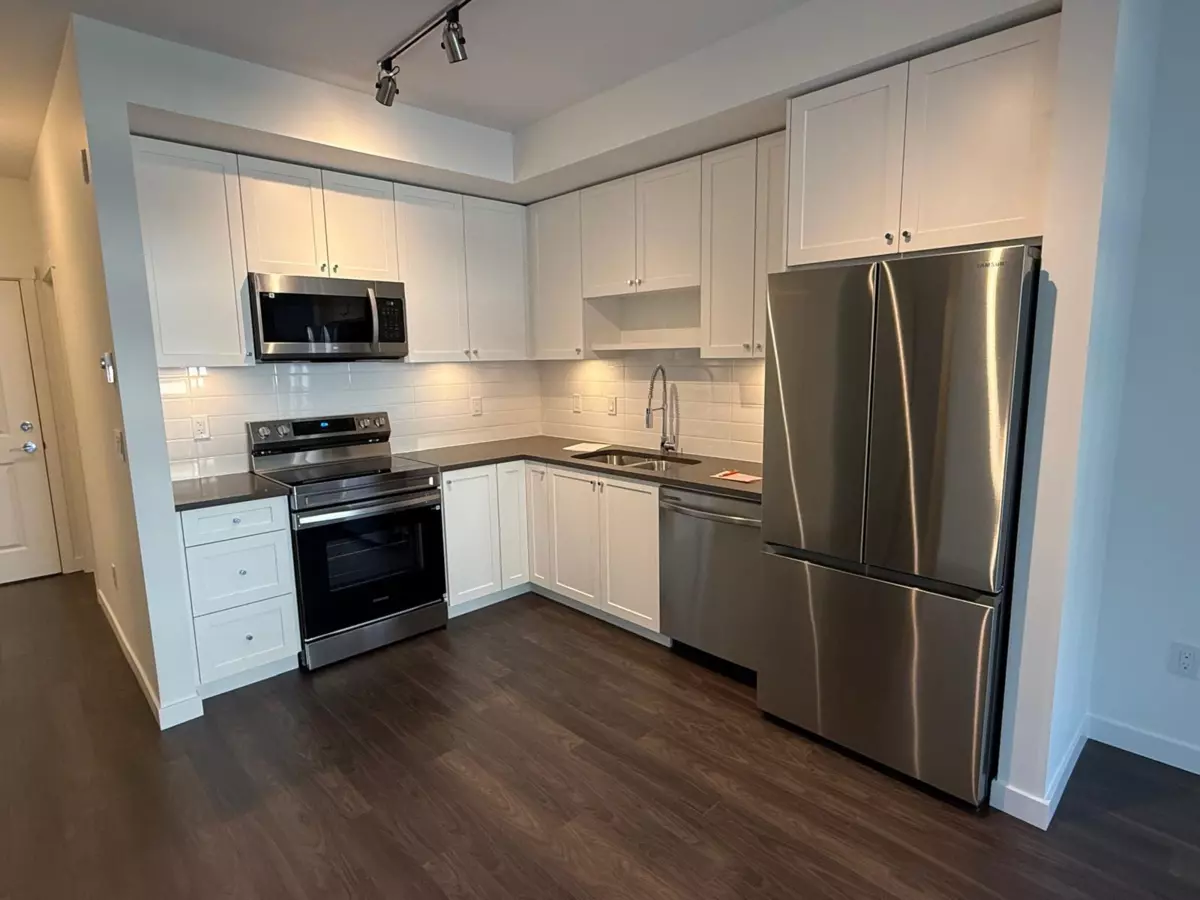 Family Room Photo of 304 15735 85 Avenue, Surrey, BC