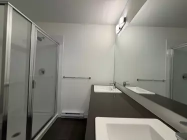 Primary Bathroom Photo of 304 15735 85 Avenue, Surrey, BC