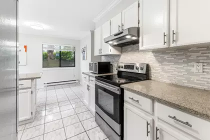 Kitchen Photo of 6470 Sheridan Road, Richmond, BC