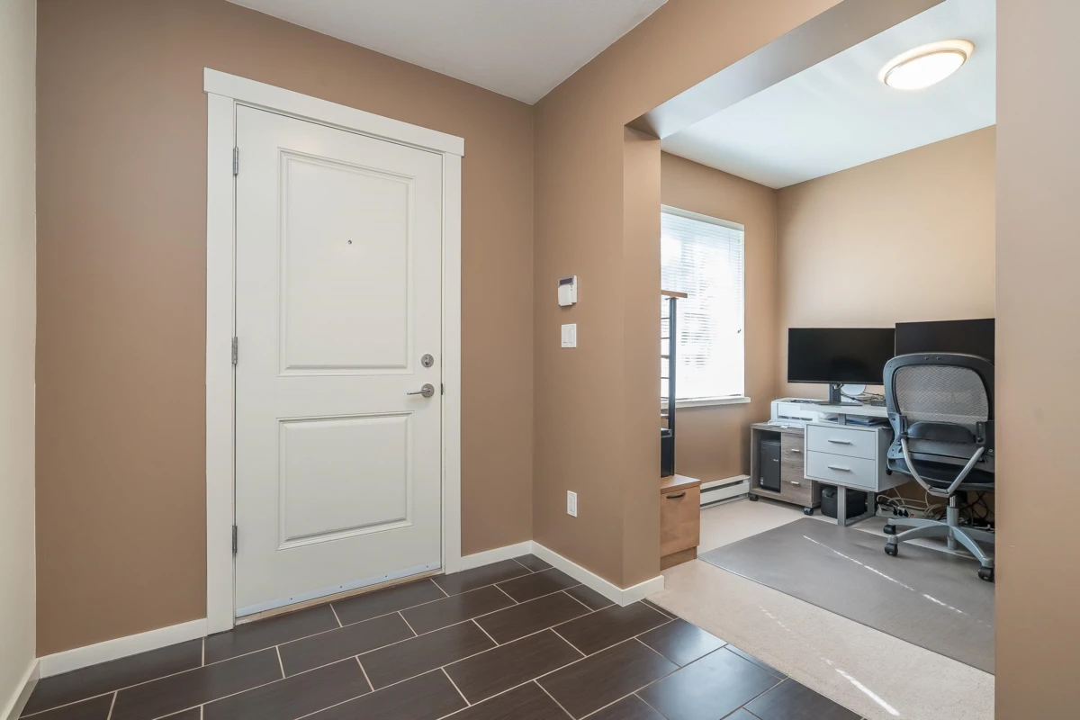 Family Room Photo of 71 18983 72a Avenue, Surrey, BC
