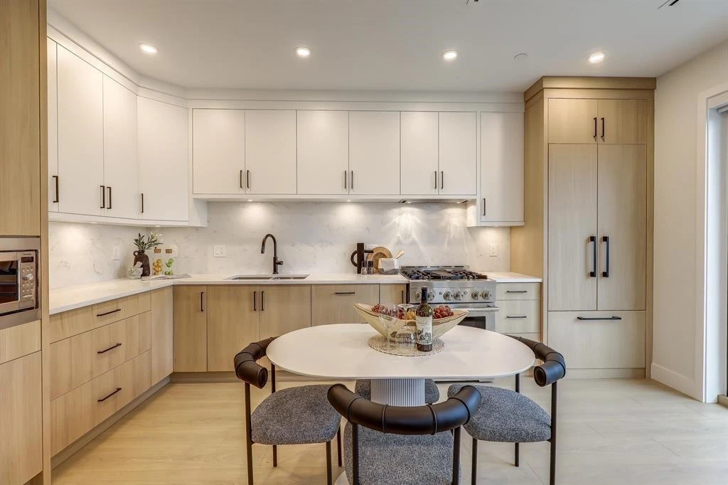Family Room Photo of 2 3695 E 26 Avenue, Vancouver, BC