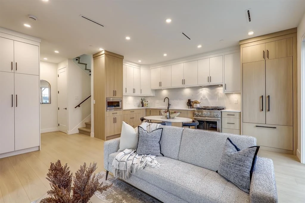 Living Room Photo of 2 3695 E 26 Avenue, Vancouver, BC