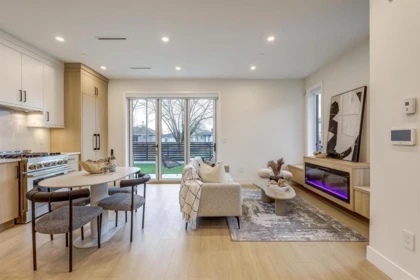 Breakfast Nook Photo of 2 3695 E 26 Avenue, Vancouver, BC