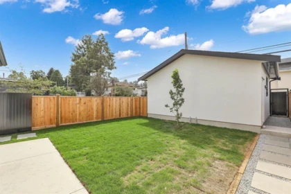 Hot Tub / Spa Photo of 2 3695 E 26 Avenue, Vancouver, BC