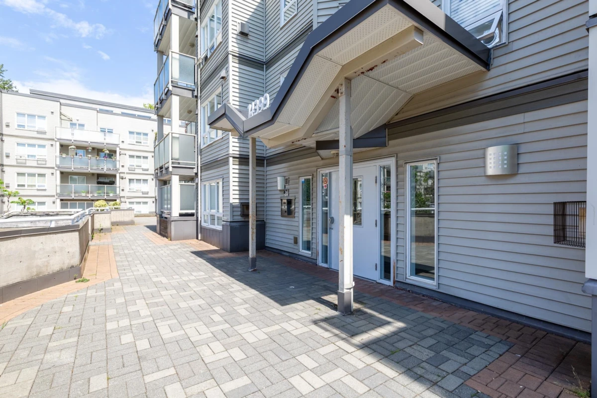 Dining Area Photo of 412 14399 103 Avenue, Surrey, BC