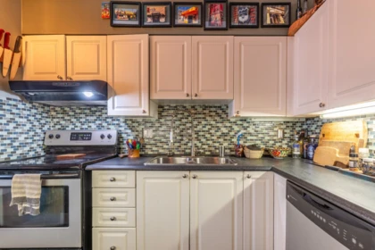 Mudroom Photo of 412 14399 103 Avenue, Surrey, BC