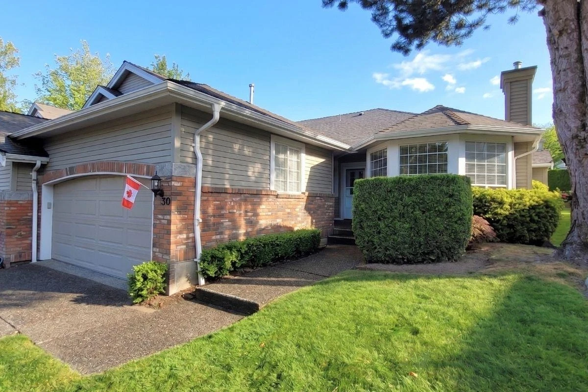 Living Room Photo of 30 2688 150th Street, Surrey, BC