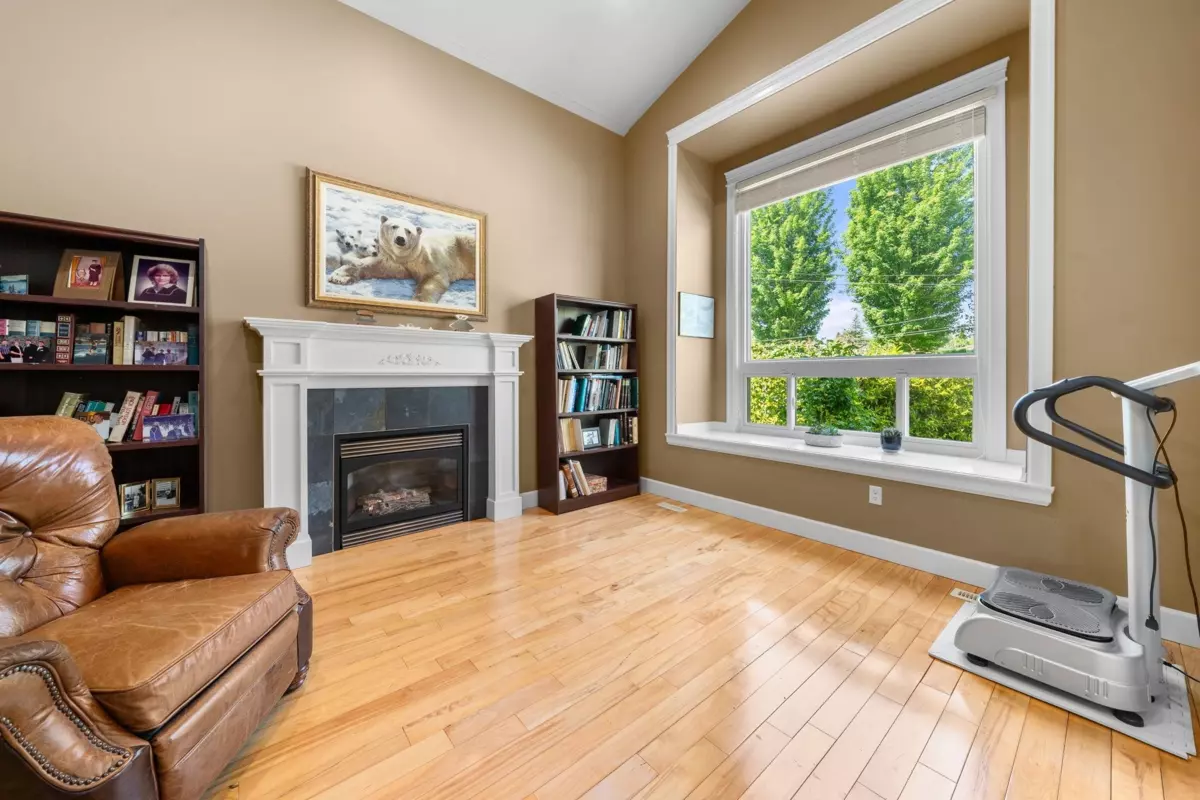 Dining Area Photo of 1328 Stevens Street, White Rock, BC