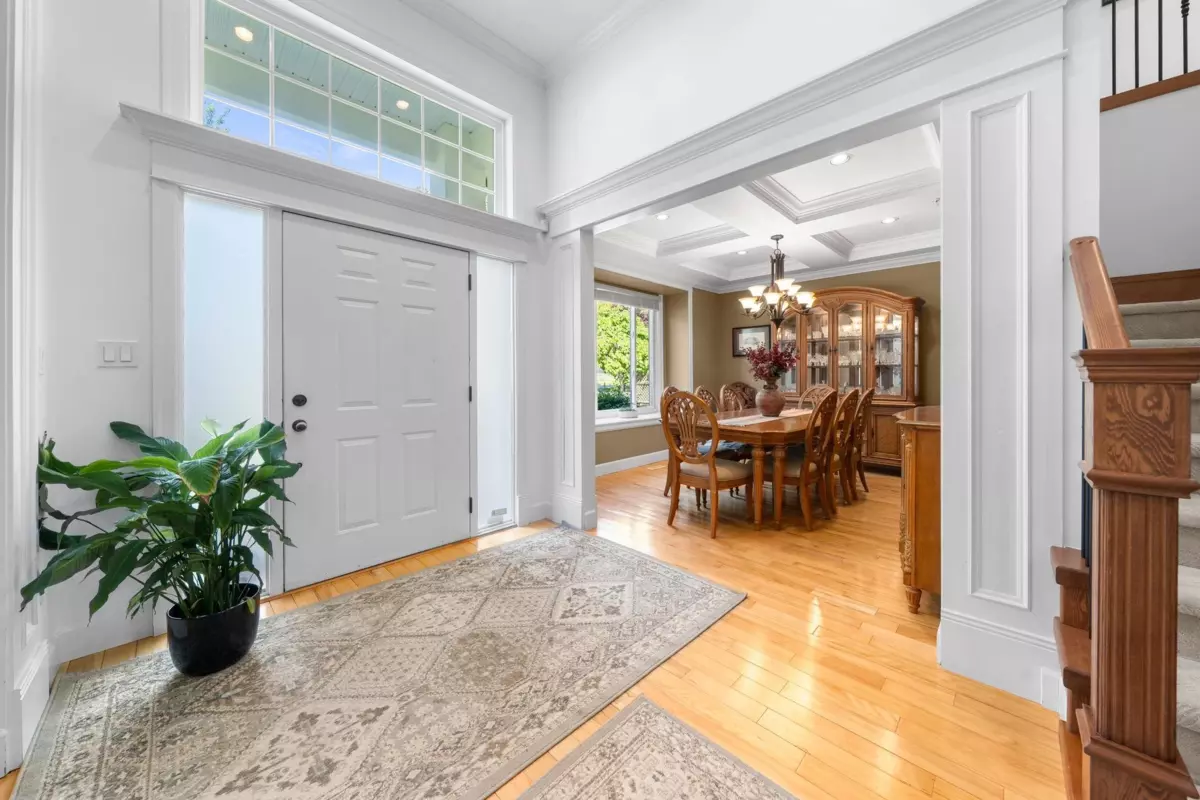 Living Room Photo of 1328 Stevens Street, White Rock, BC