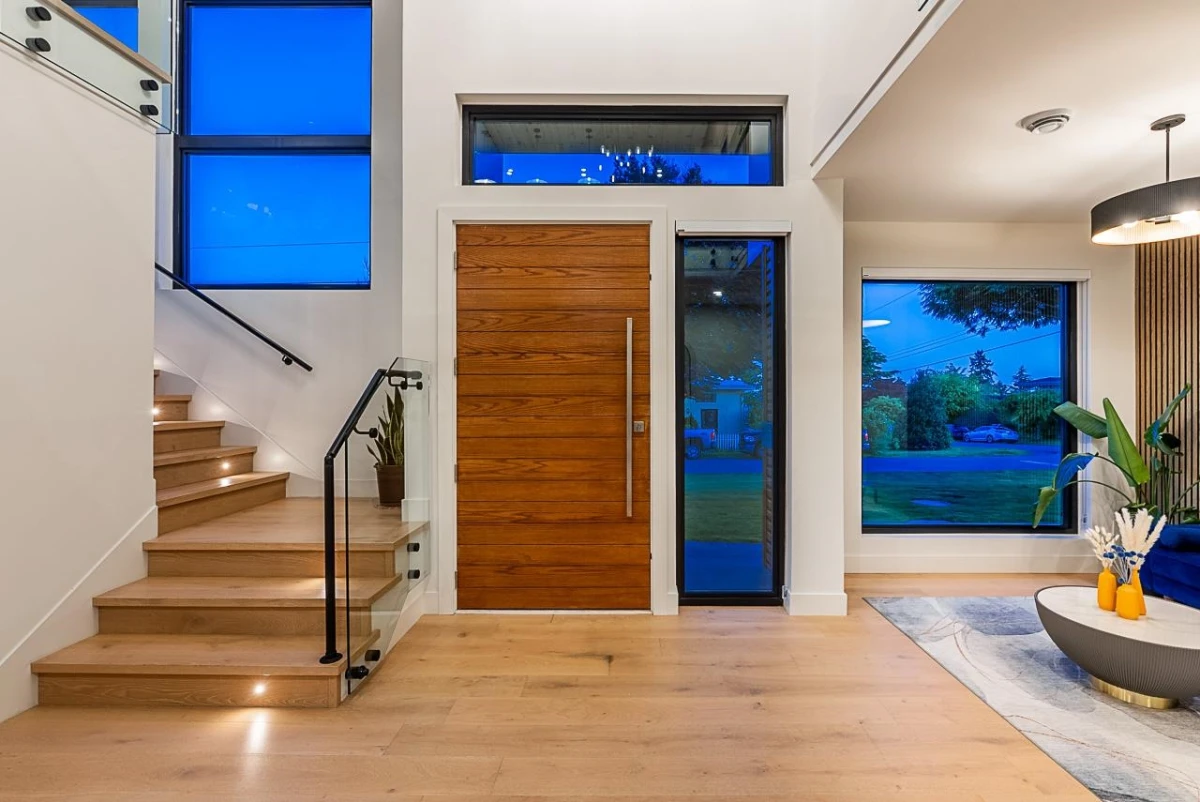 Family Room Photo of 15911 Cliff Avenue, White Rock, BC