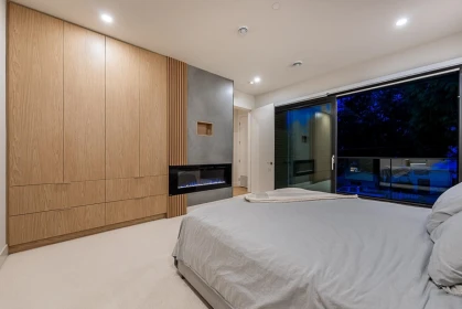 Basement Recreation Room Photo of 15911 Cliff Avenue, White Rock, BC