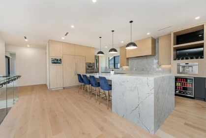 Kitchen Photo of 15911 Cliff Avenue, White Rock, BC