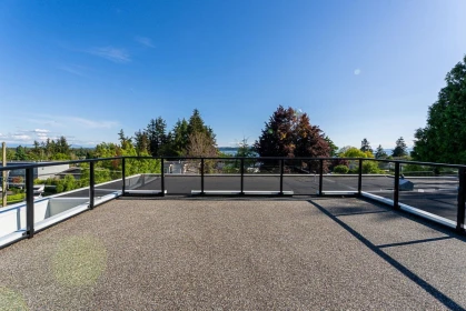 Outdoor Kitchen Photo of 15911 Cliff Avenue, White Rock, BC