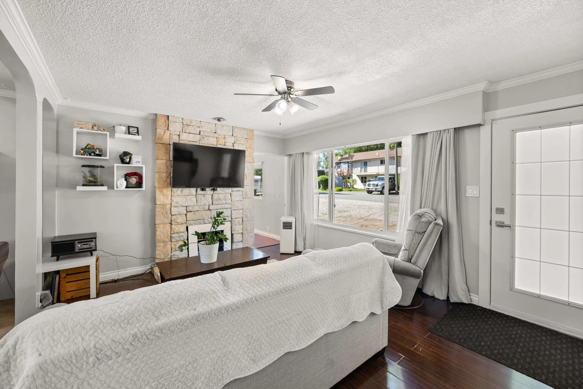 Family Room Photo of 24898 122 Avenue, Maple Ridge, BC