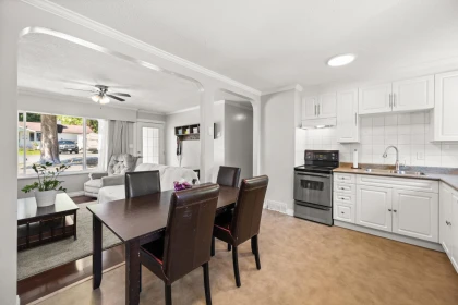 Kitchen Island Photo of 24898 122 Avenue, Maple Ridge, BC