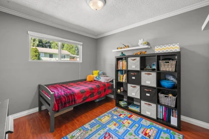 Powder Room Photo of 24898 122 Avenue, Maple Ridge, BC