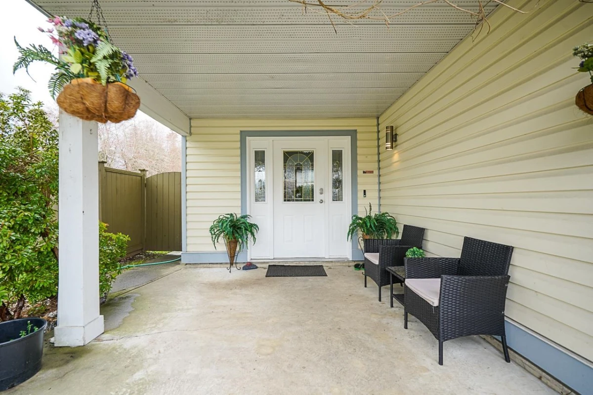 Family Room Photo of 11698 206a Street, Maple Ridge, BC