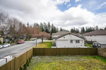 Front Yard Photo of 11698 206a Street, Maple Ridge, BC