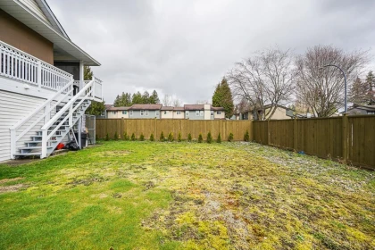 Swimming Pool Photo of 11698 206a Street, Maple Ridge, BC