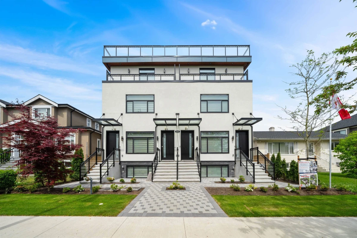 Family Room Photo of #2 2559 W King Edward Avenue, Vancouver, BC