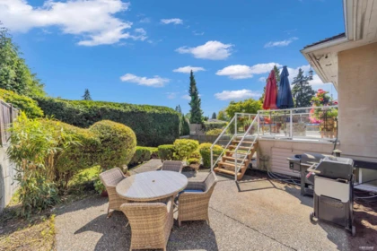 Swimming Pool Photo of 2322 Lawson Avenue, West Vancouver, BC