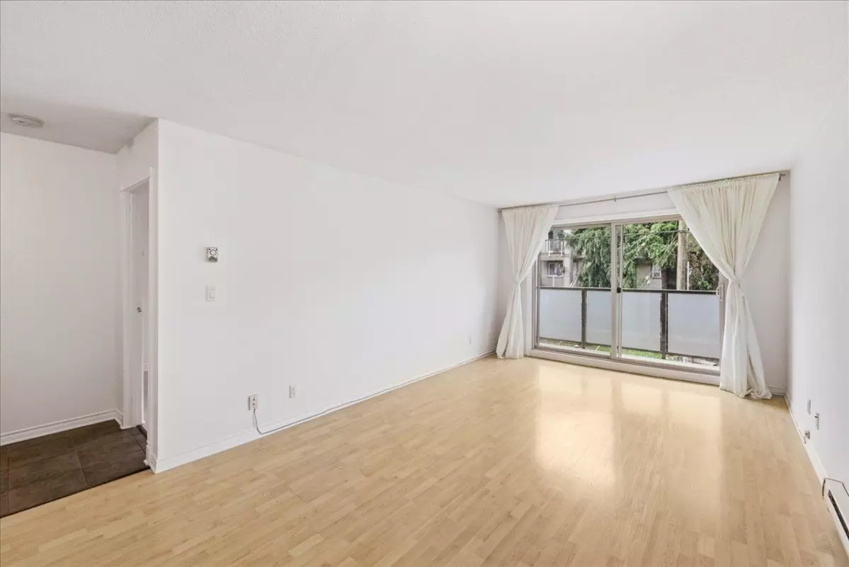 Family Room Photo of 304 1864 Frances Street, Vancouver, BC