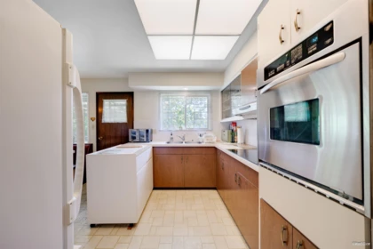 Kitchen Island Photo of 8140 Spires Road, Richmond, BC