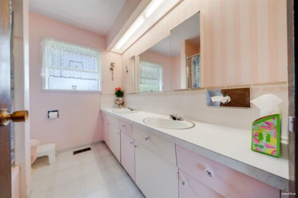 Walk-In Closet Photo of 8140 Spires Road, Richmond, BC