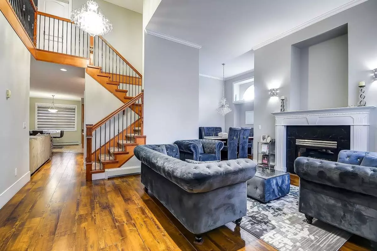 Living Room Photo of 14496 67b Avenue, Surrey, BC