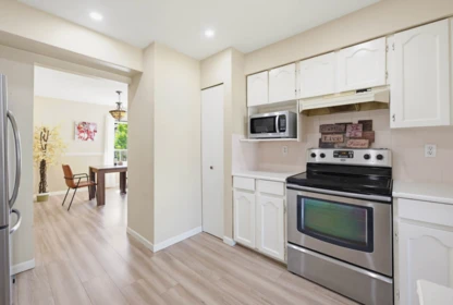 Entry Foyer Photo of 209 13725 72a Avenue, Surrey, BC