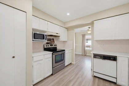 Mudroom Photo of 209 13725 72a Avenue, Surrey, BC