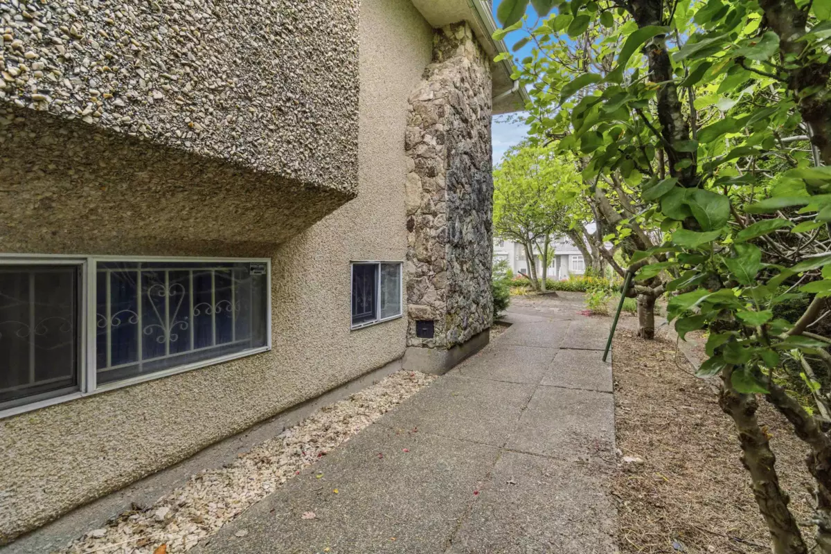 Family Room Photo of 4890 Southlawn Drive, Burnaby, BC