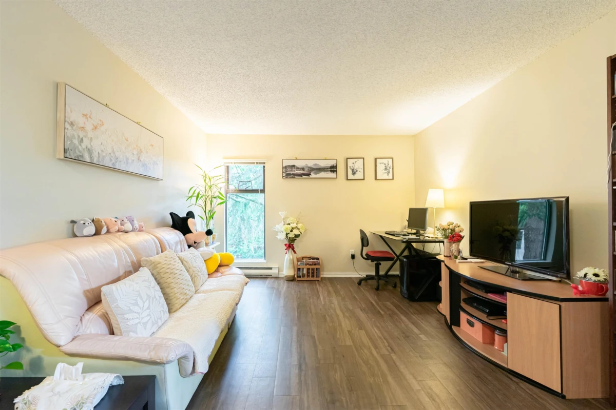 Family Room Photo of 222 8231 Granville Avenue, Richmond, BC