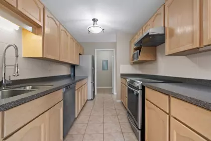 Walk-In Closet Photo of 258 8600 Lansdowne Road, Richmond, BC