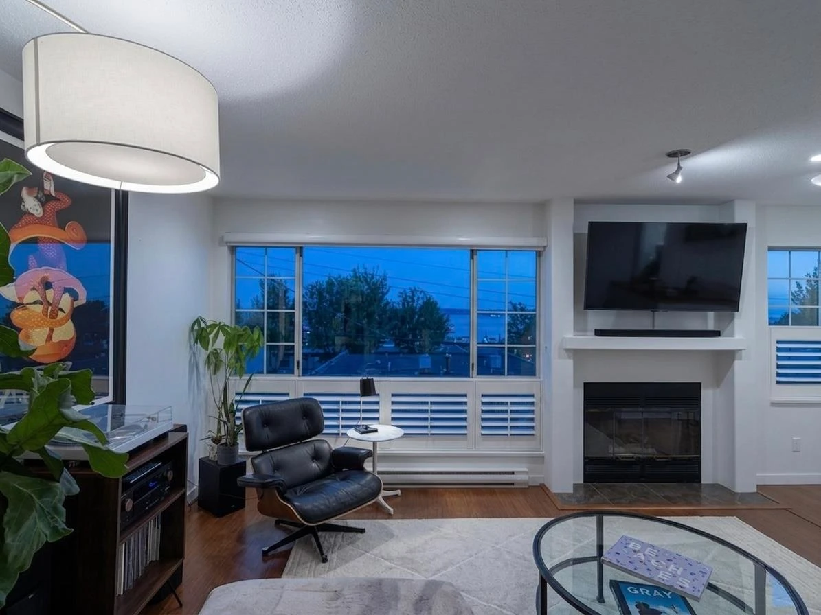 Dining Area Photo of 202 2440 Haywood Avenue, West Vancouver, BC