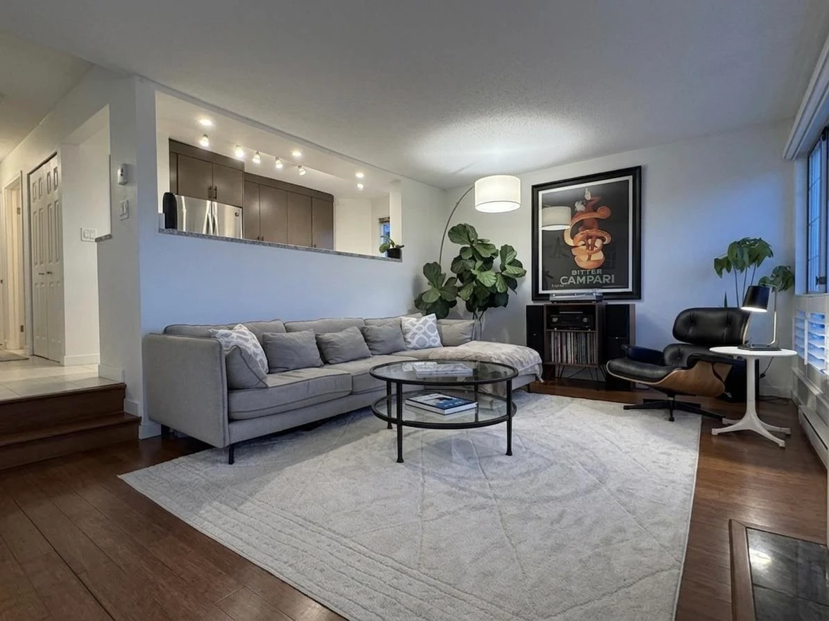 Living Room Photo of 202 2440 Haywood Avenue, West Vancouver, BC