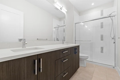 Primary Bathroom Photo of 602 32838 Ventura Avenue, Abbotsford, BC