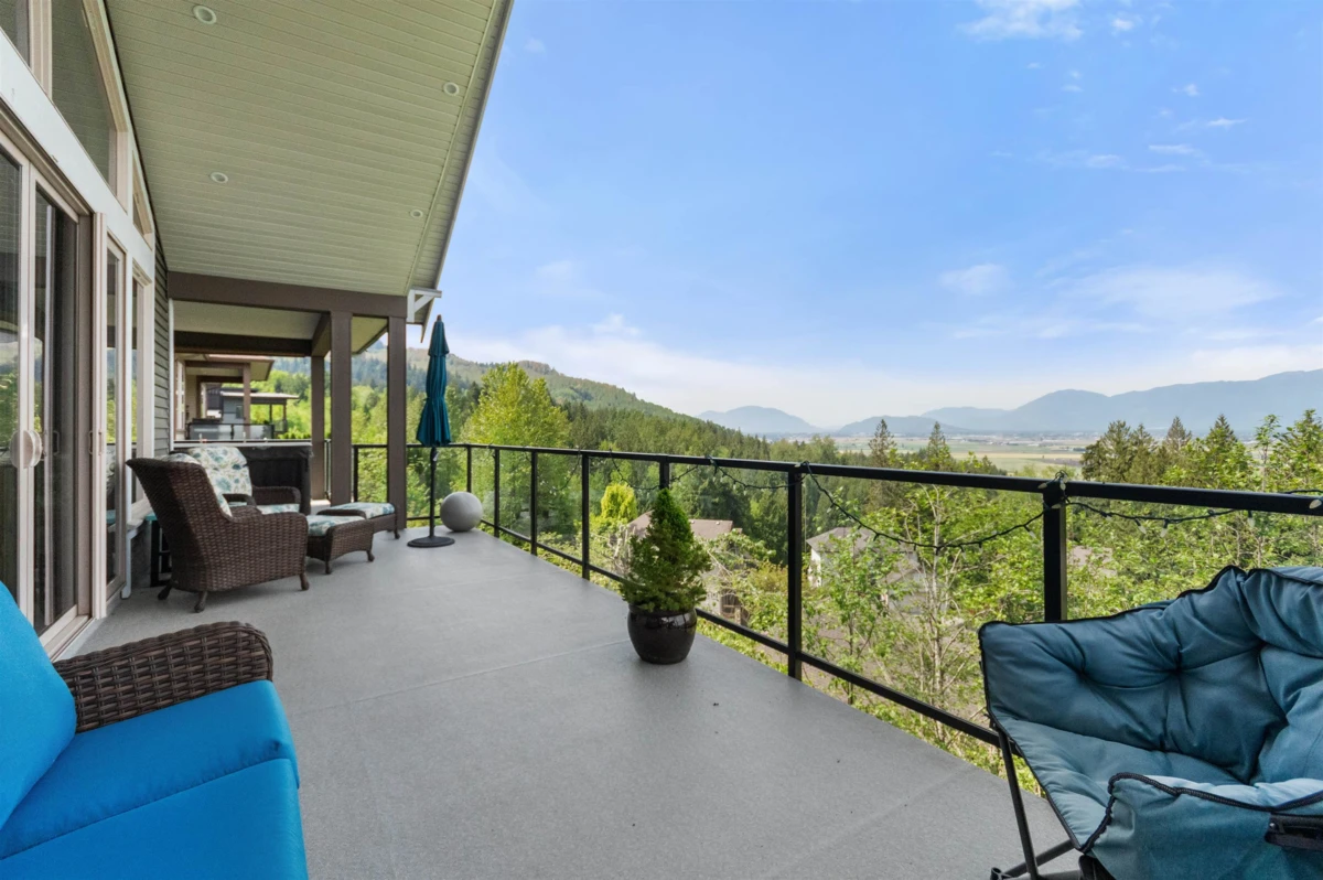 Living Room Photo of 7319 Mount Thurston Drive, Chilliwack, BC