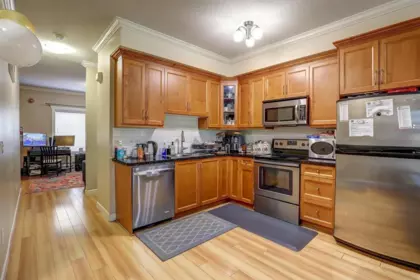 Kitchen Island Photo of 85 9405 121 Street, Surrey, BC
