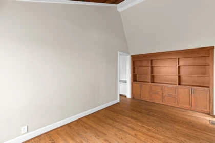 Entry Foyer Photo of 2370 Queens Avenue, West Vancouver, BC