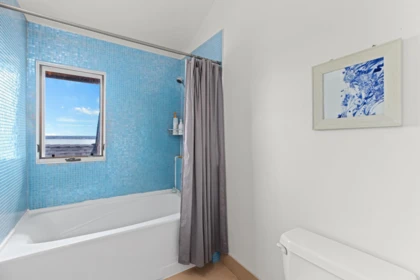 Hallway Photo of 2370 Queens Avenue, West Vancouver, BC
